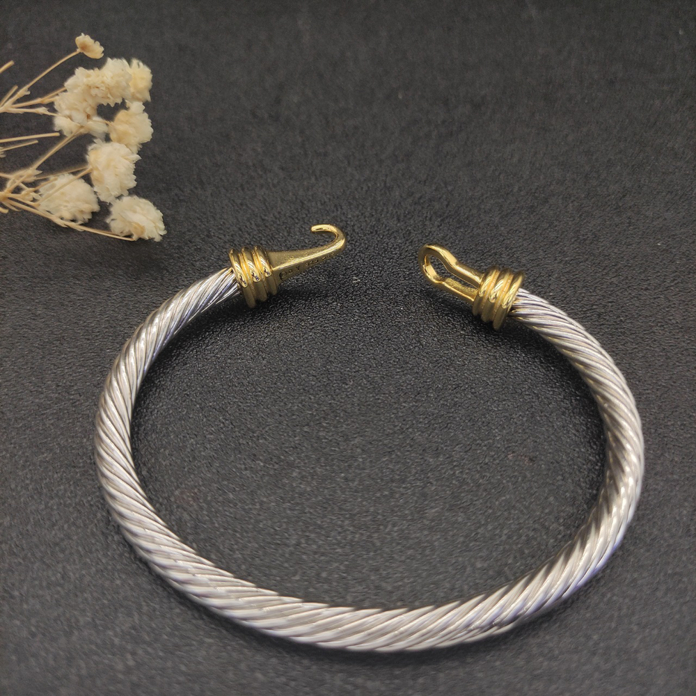 David Yurman 5mm gold hook bracelet - Picture 7 of 9